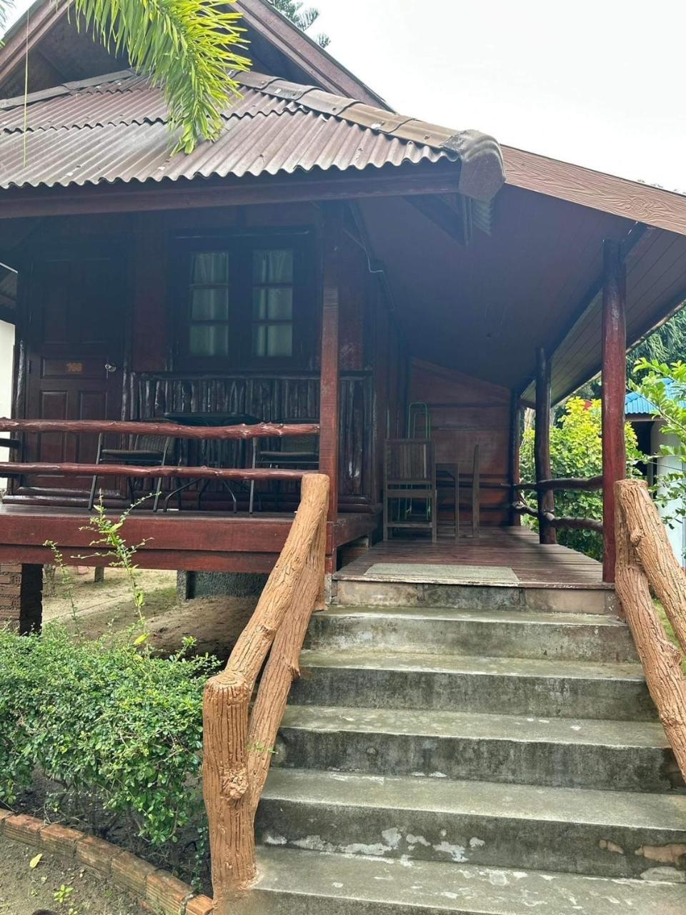 Buddha Raksa Thong Nai Pan Yai Exterior photo